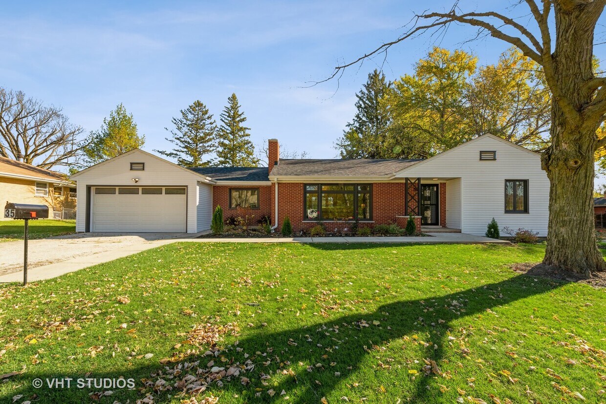 Foto principal - 35 Pine Tree Rd