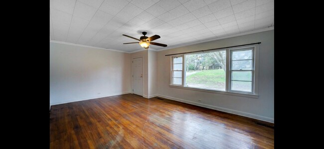 Building Photo - 2415 Crockett Rd