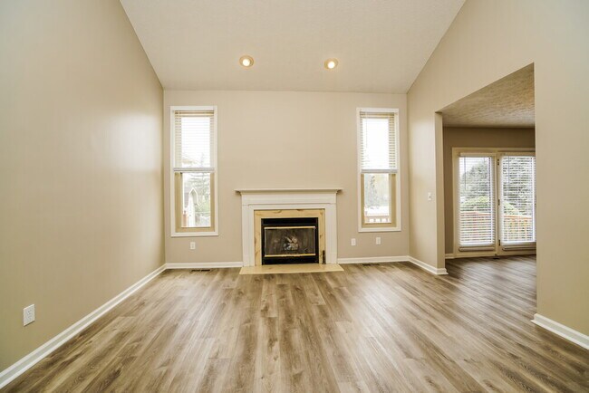 Foto del edificio - 385 Rutherford Ave
