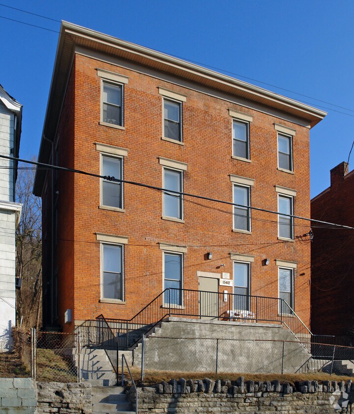 Building Photo - 1560 Tremont Ave