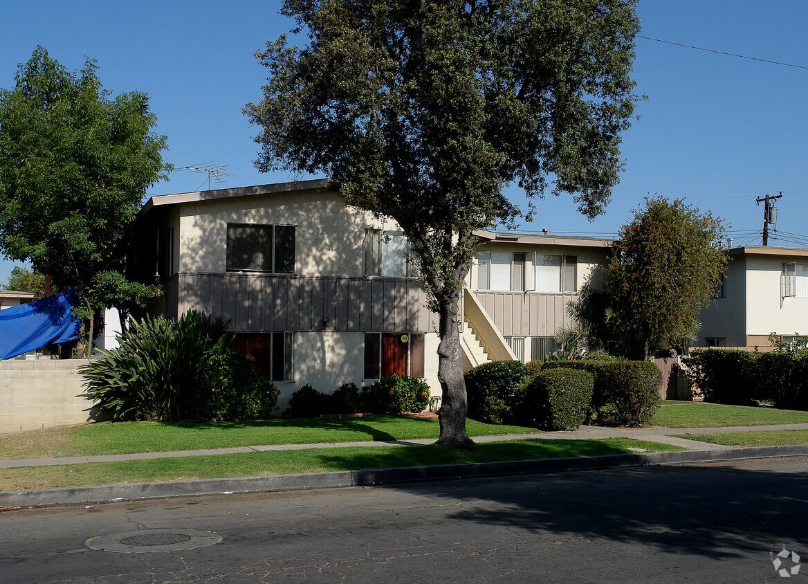 Building Photo - 2616 S Rosewood Ave