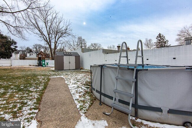 Building Photo - 7309 Sycamore Ave