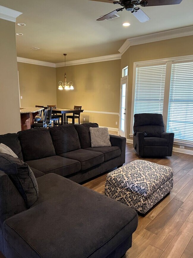 Foto del edificio - REDUCED - 4/3 2705sq.ft Tiburon subdivisio...