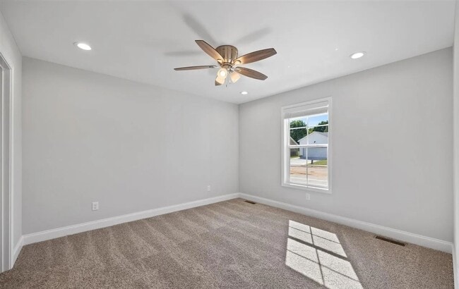 Building Photo - 540 Deluth Dr