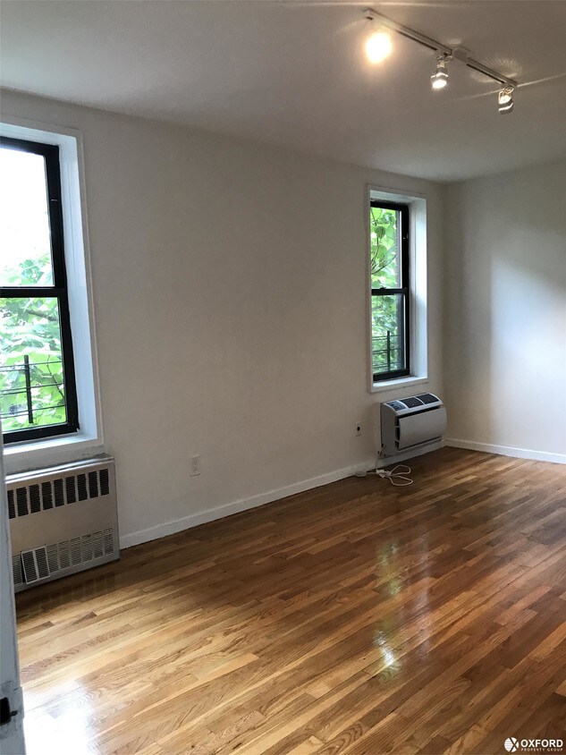 Foto principal - 925 E 14th St