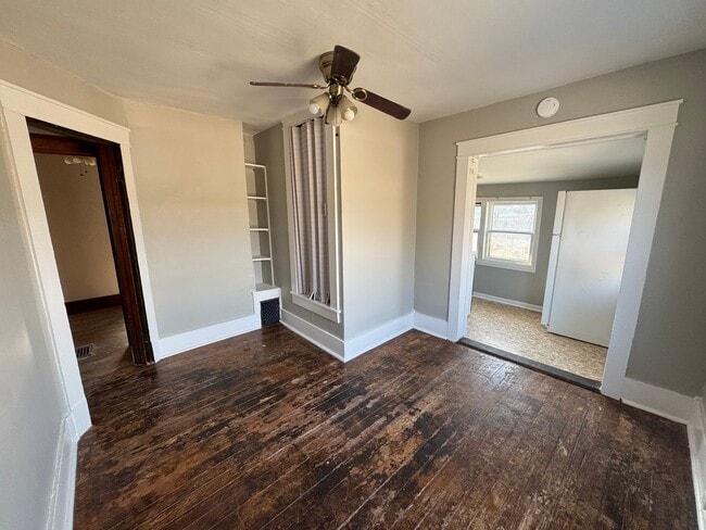 Building Photo - 108 S College St