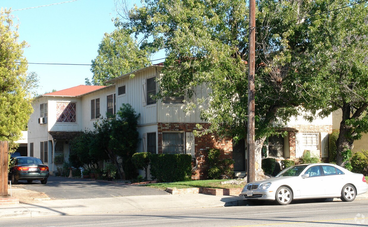 Foto principal - 5744 Whitsett Ave