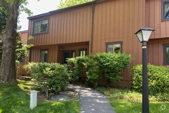 Building Photo - 331 Birch Ln