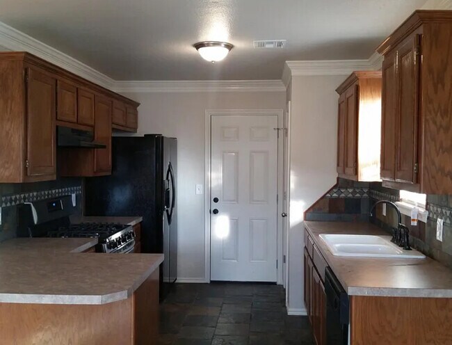 Building Photo - 1117 S Spinnaker Dr