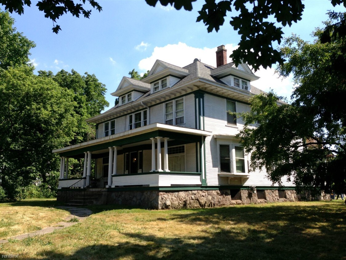 2 br, 1 bath - 1572 Lake Dr SE Apt 1 - 2 br, 1 bath  - 1572 Lake Dr SE Apt 1