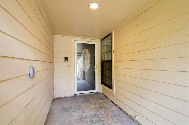 Building Photo - 6526 Foxfern Cir