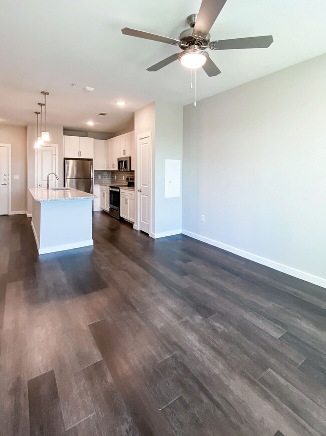 Photo - 1912 N Beckley Ave Apartment