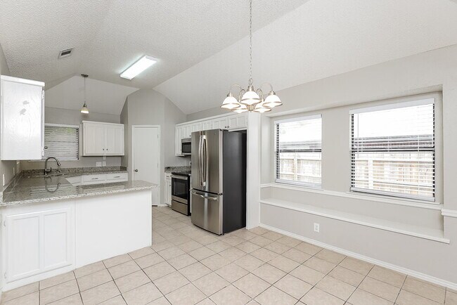 Foto del edificio - 6504 Running Creek Dr