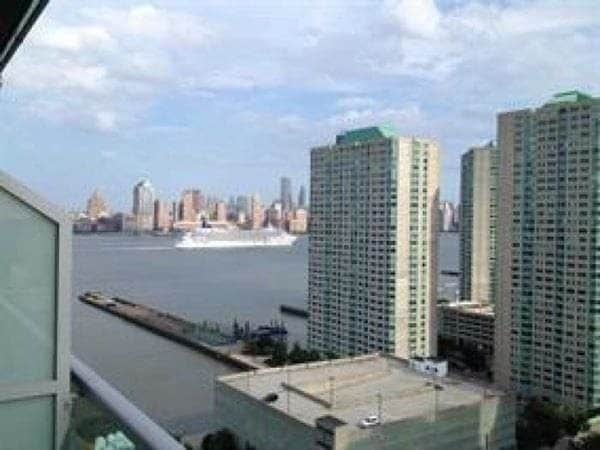 Foto del edificio - 20 Newport Pkwy