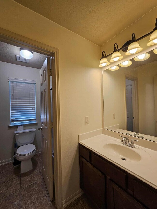 Foto del edificio - 4923 Windy Orchard Ln