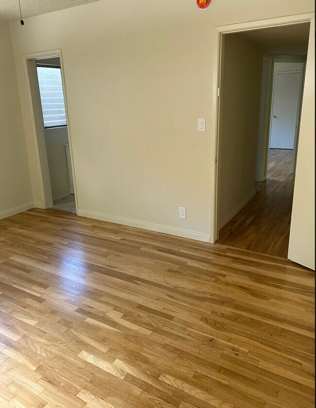 Foto del edificio - 14308 Dickens St