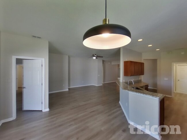 Building Photo - 10744 Carloway Hills Dr