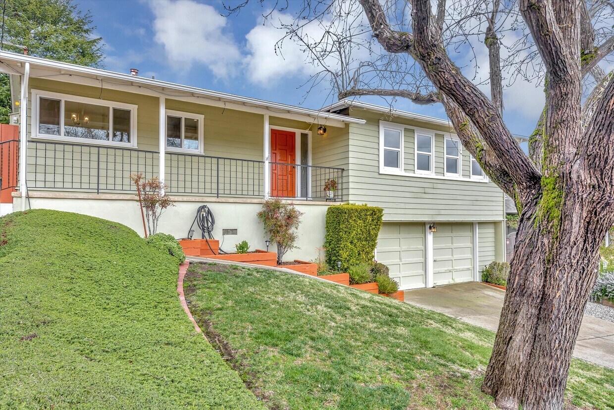 Primary Photo - 1219 Ladera Way