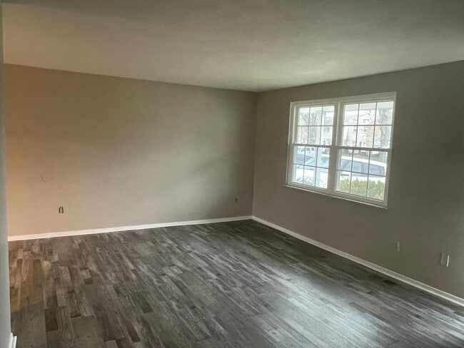 Building Photo - Updated three bedroom Huber Heights home
