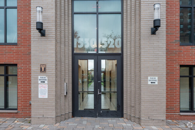 Entrance Photo - Story Avenue Apartments