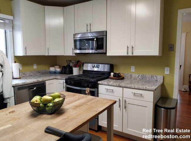 Foto del edificio - 19 Edward T Sullivan Rd