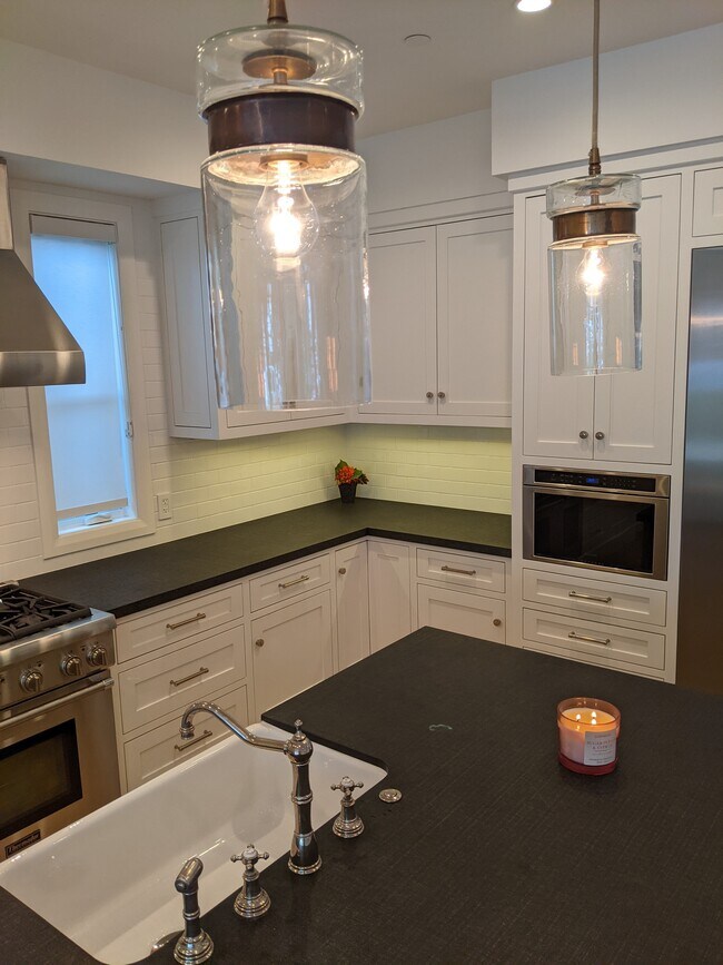 Tons of Counter space - 514 Fernleaf Ave
