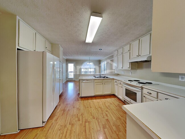 Foto del edificio - 700 Rosehill Ln