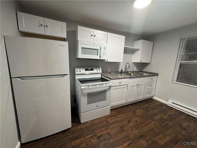 Foto del edificio - 121 E Main St