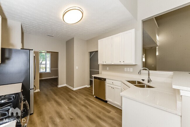 Foto del edificio - 7877 Collinswood Ct
