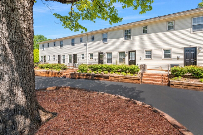 Building Photo - Tryon Forest Apartments