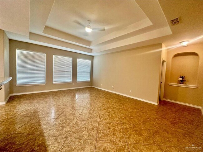 Building Photo - 3900 Santa Maria St