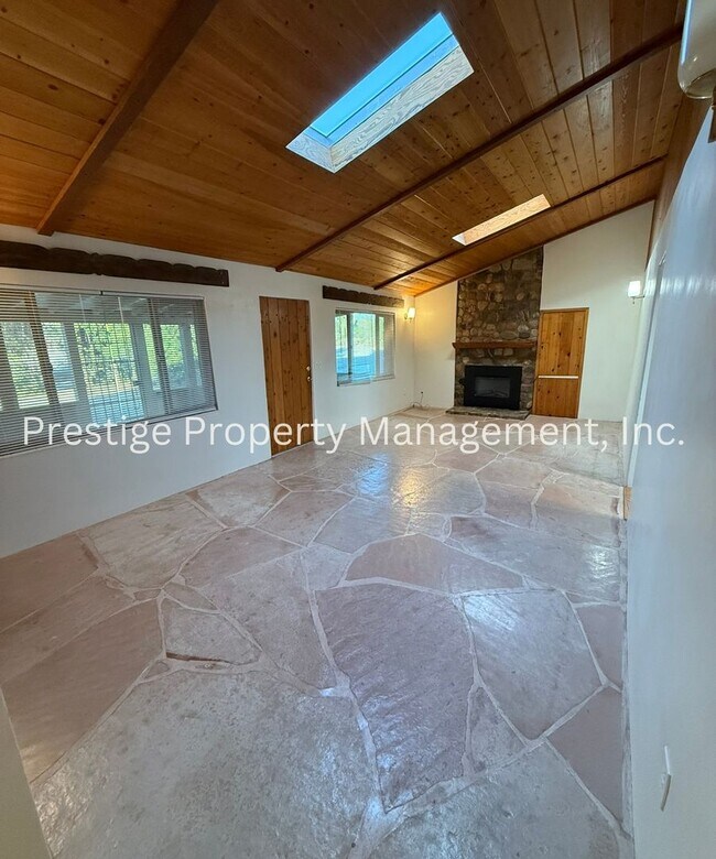 Foto del edificio - 3BD 2BA Waiting for You to Call Home!!