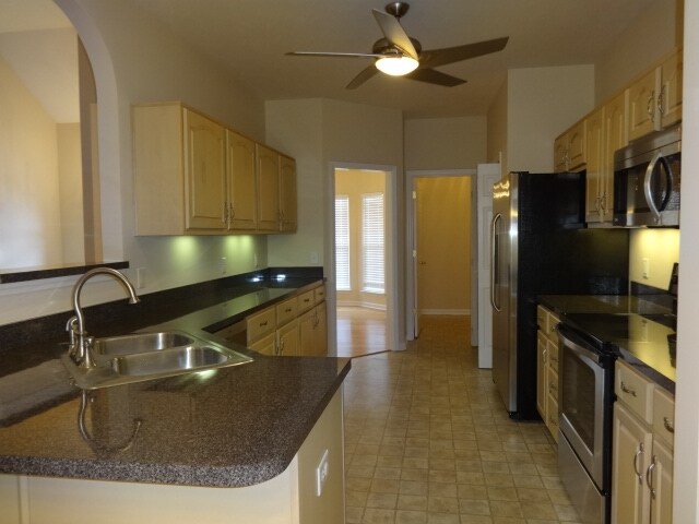 Building Photo - 5552 Craftwood Dr