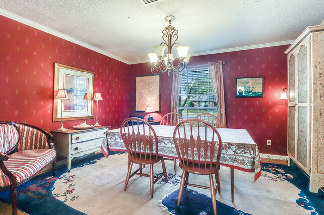 Dining room - 412 Woodvale Ave