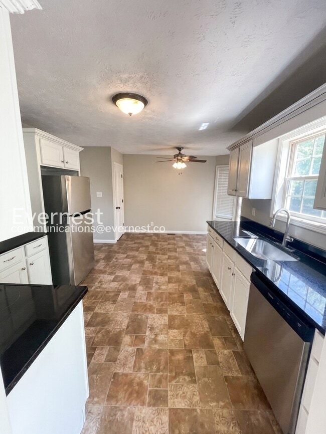 Building Photo - 1504 Apache Way