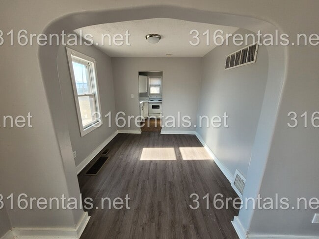 Building Photo - 1337 S Fern St