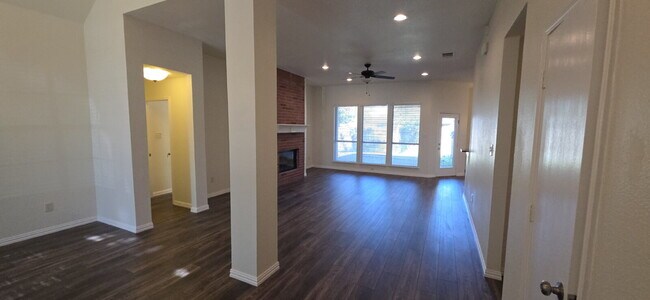 Foto del edificio - Beautifully Remodeled Home in Mansfield ISD – Corner Lot with Modern Upgrades!