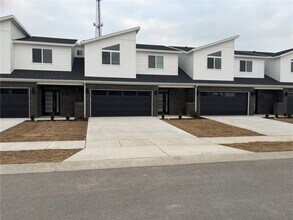 Building Photo - 470 Azurite Rd