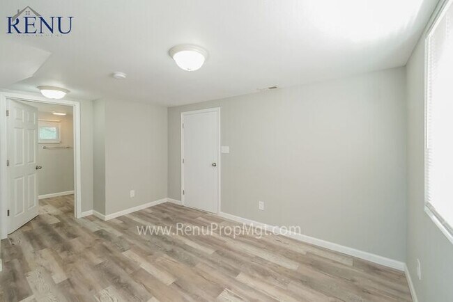 Foto del edificio - Available Now!