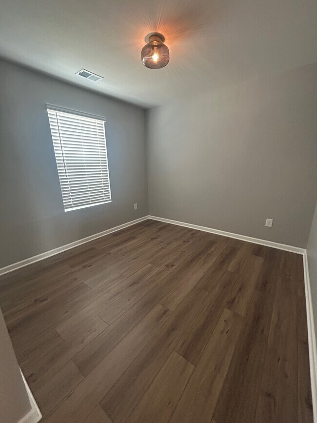 02_Oficina - 1202 Old Fort Dr