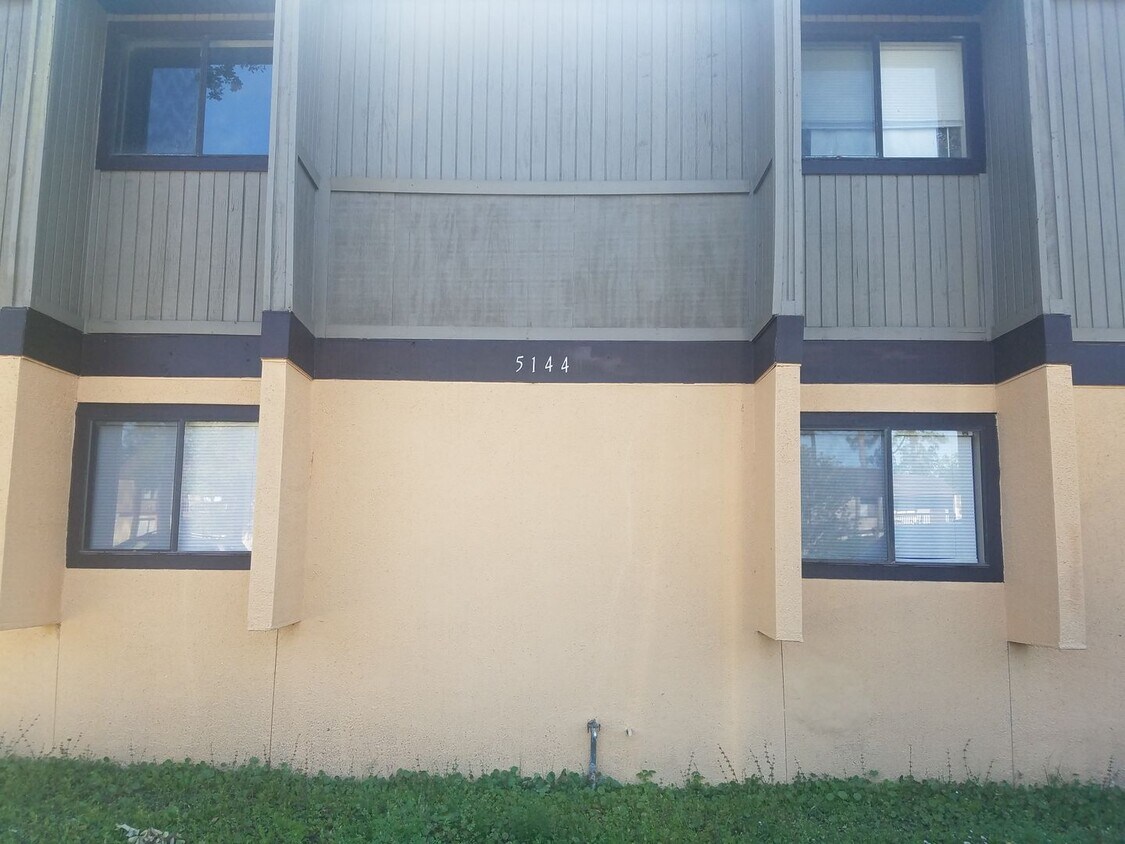 Primary Photo - Freshly renovated 2/1 Ready for Immediate ...