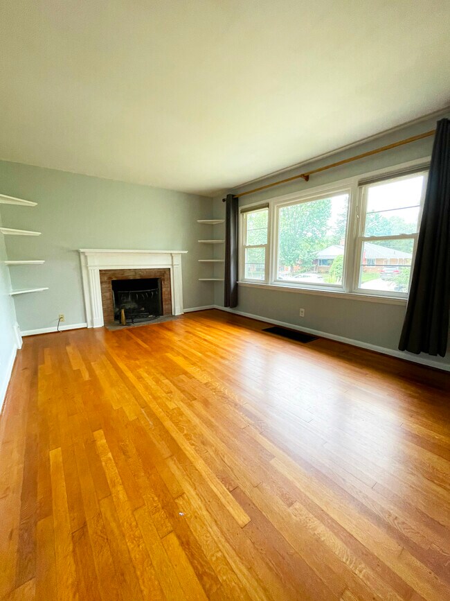 Living room - 279 Highfield Dr