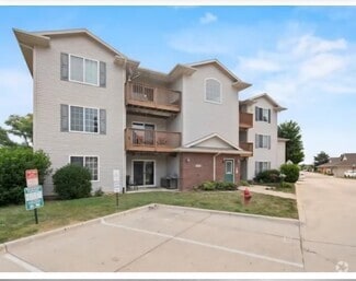 Building Photo - 1000 Duchess Dr