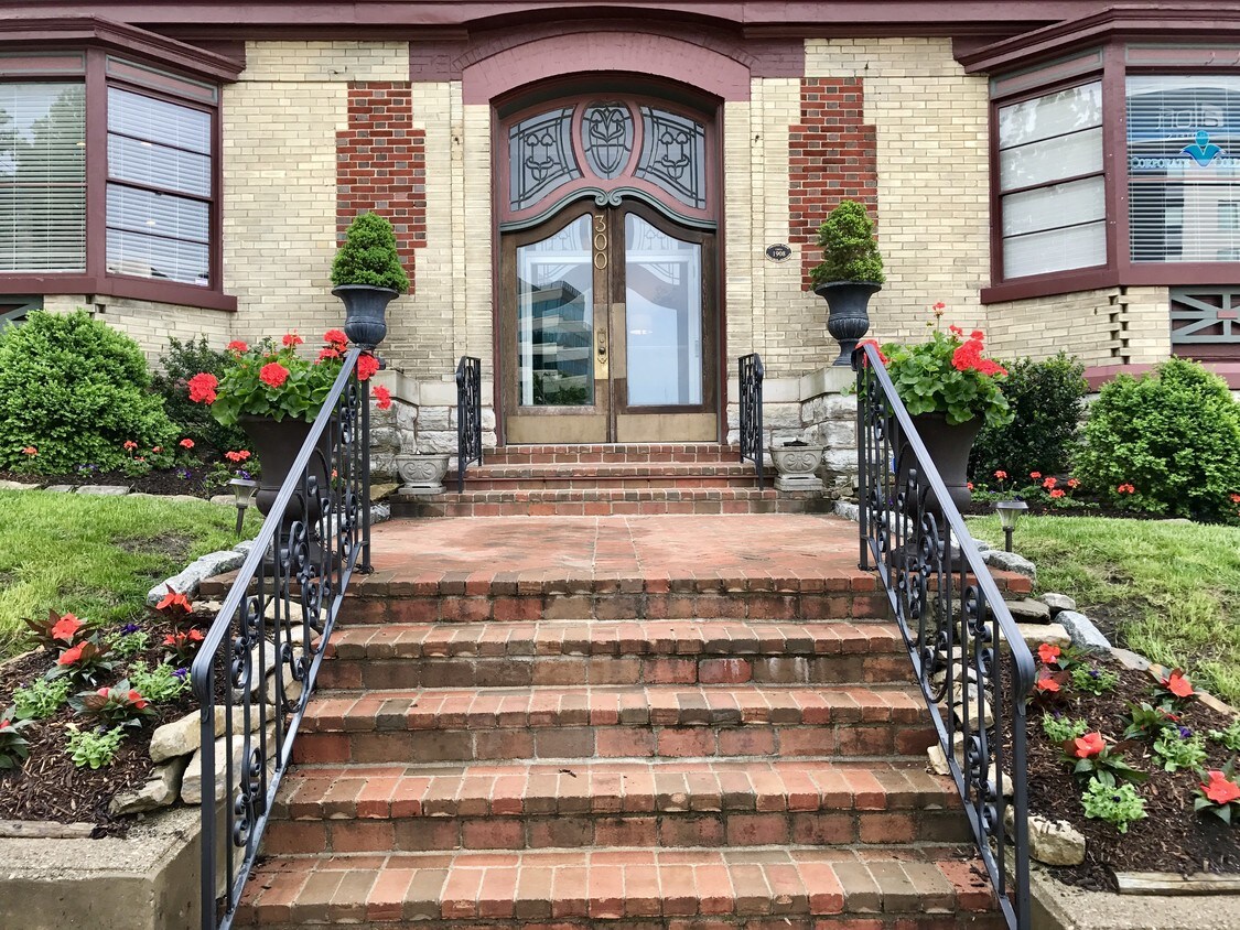 300 E 3rd St, Newport, KY 41071 Apartments in Newport, KY