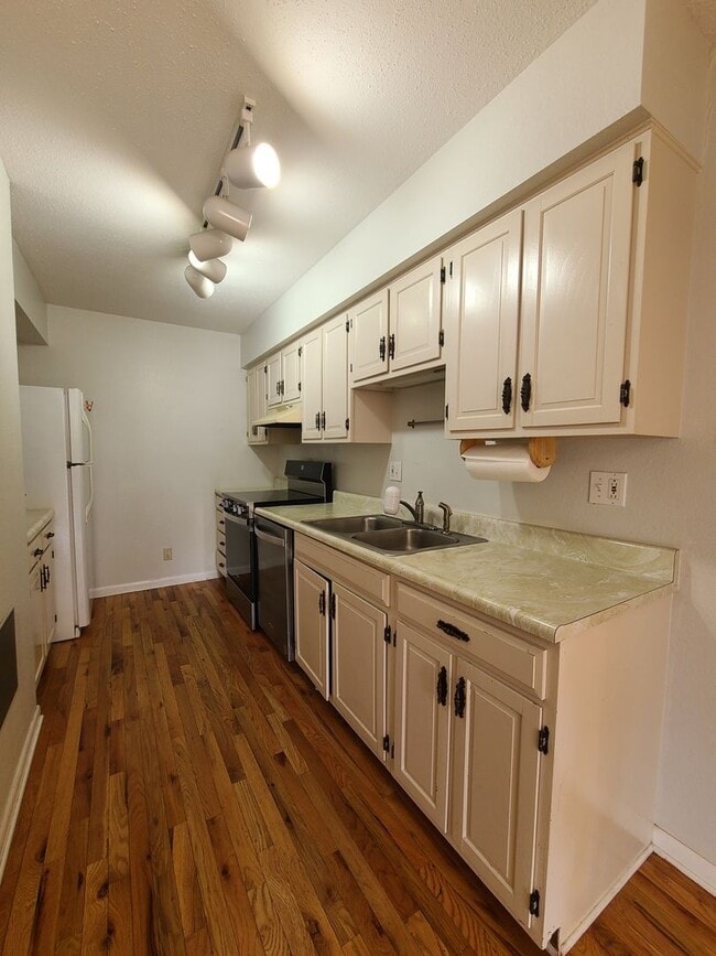 Building Photo - Three Bed Two Bath Condo in St. Joseph