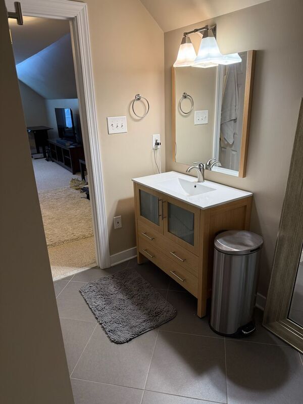 Foto del edificio - 3808 Ivyglen Dr