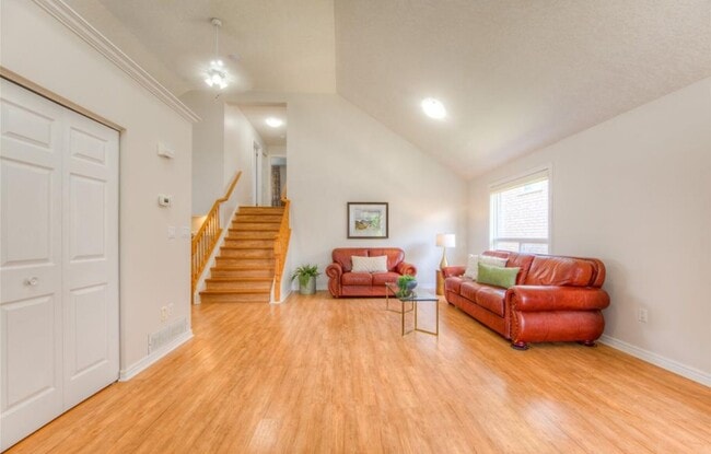 Building Photo - 161 Starwood Dr