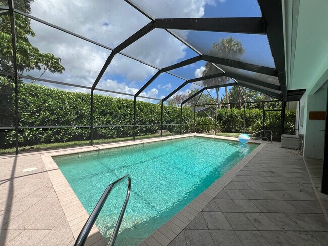 Foto del edificio - 858 Rose Way