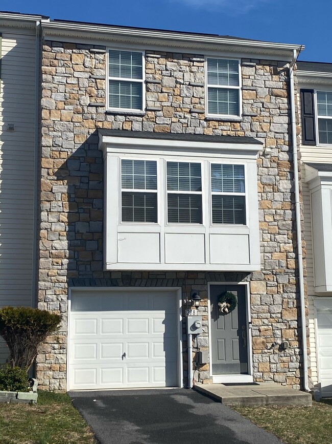 Building Photo - 218 Monticello Square