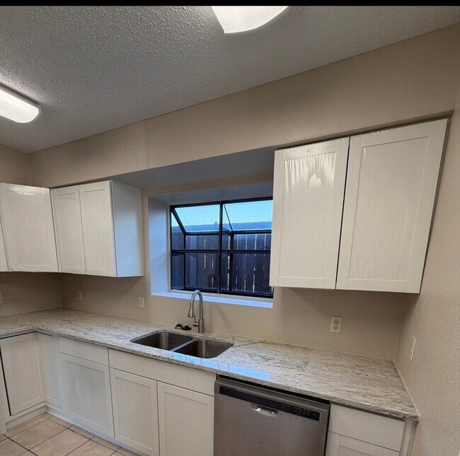Foto del edificio - 4748 Old Bent Tree Ln